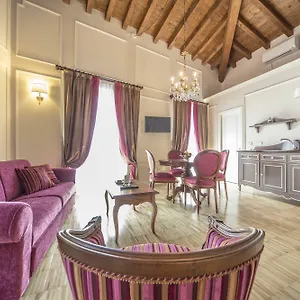https://lady-capulet-apartments.hotelinveneto.com
